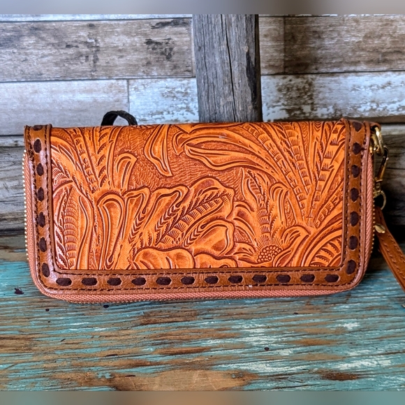 New Faux Leather Tooled Brown Braided Wristlet/Wallet - Picture 2 of 12